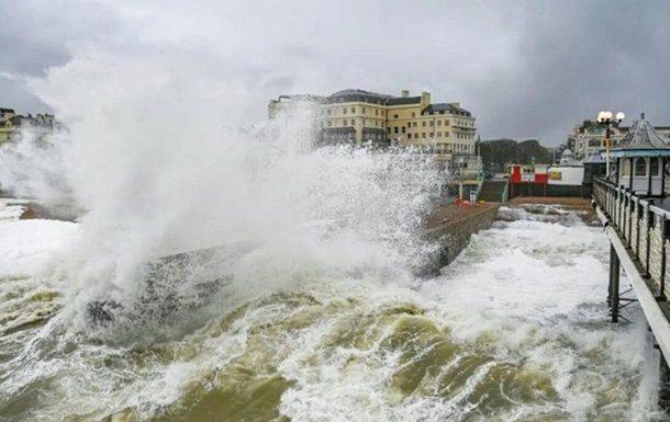 Мощный шторм Сиаран в Западной Европе унес жизни шести человек