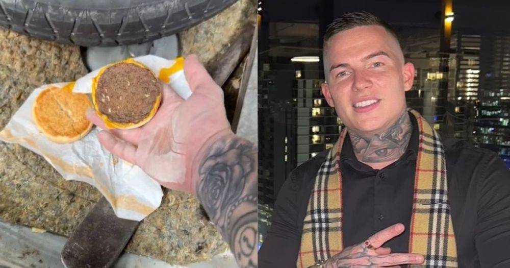 Разбил молотком: австралиец нашел чизбургер из McDonald's, которому несколько лет (видео)