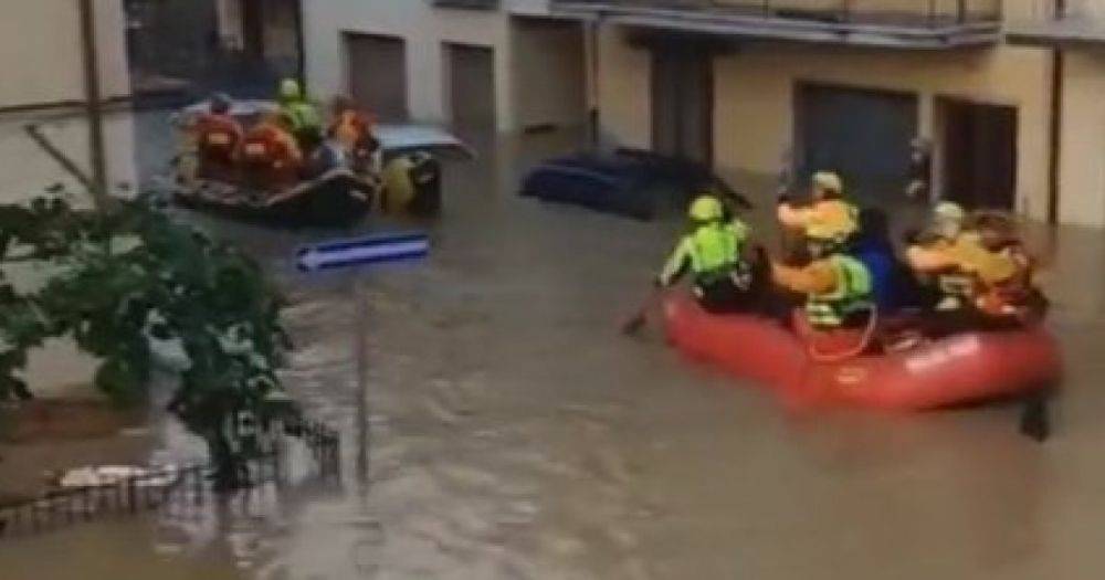 Наводнение в Италии: в Тоскане погибли пять человек (видео)