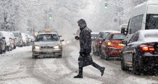 Жара в Крыму, морозы на Донбассе и шторм со снегом: известный синоптик дал прогноз погоды в Украине на начало декабря