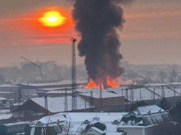 В россии снова пылает: возле нефтебазы в хакасии вспыхнул масштабный пожар