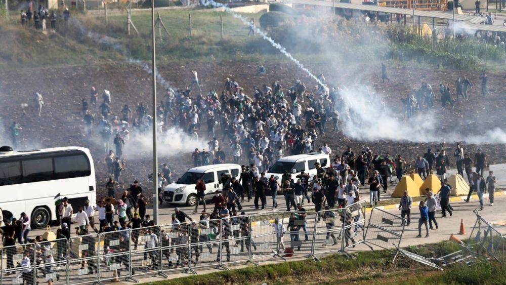 Протестующие в Турции попытались ворваться на авиабазу США