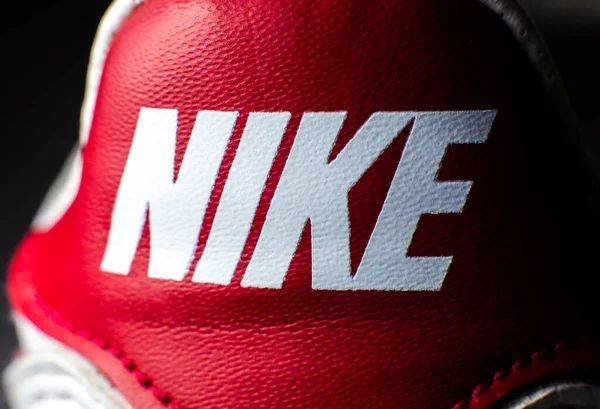 Nike будет судиться с New Balance и Skechers за свою технологию кроссовок