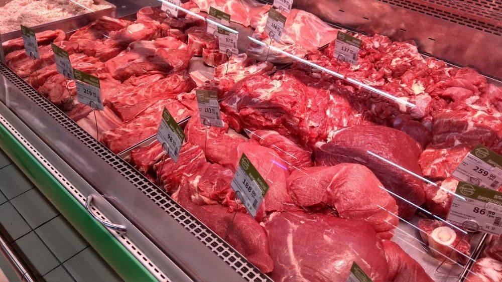Чтобы не обманули на рынке или в магазине: как отличить свежее мясо от испорченного