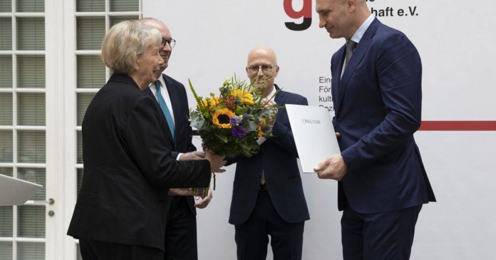 Кличко получил Премию за заслуги для немецкого и европейского взаимопонимания: "Посвящаю награду всем отважным и сильным украинцам!"