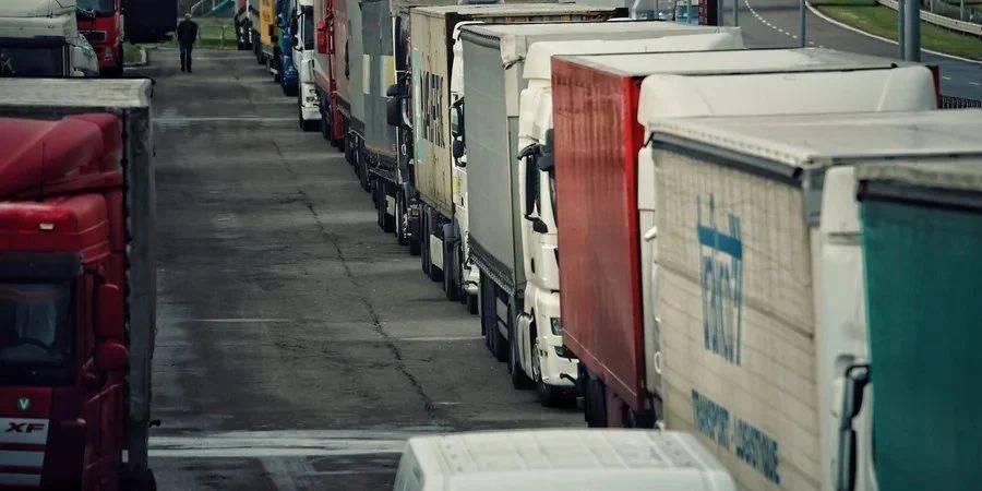 Украинские водители грузовиков, которые застряли на ПП Краковец-Корчева, объявили голодовку