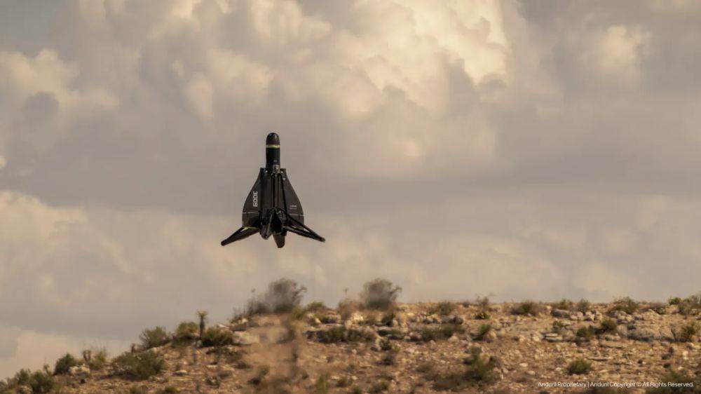 Оборонный стартап Anduril представляет Roadrunner — реактивный истребитель, который «приземляется как Falcon 9»