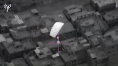 Впервые: бойцам спецназа ЦАХАЛа сбросили оборудование в Газу с воздуха