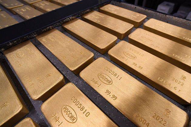 Котировки золота приблизились к почти трехнедельному минимуму