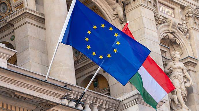 Еврокомиссия может уже в среду разморозить 10 млрд евро для Венгрии - СМИ