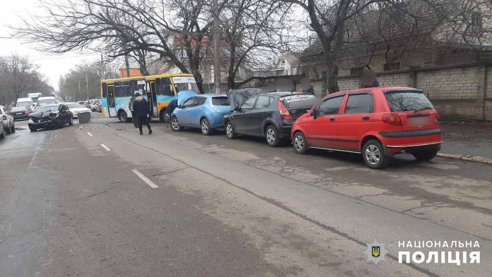 В Одессе столкнулись шесть автомобилей: пострадал водитель | Новости Одессы