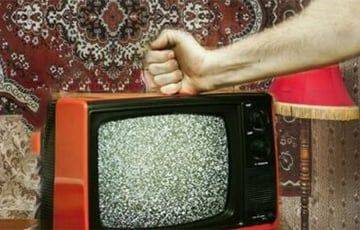 Пенсионерка из Молодечно «быстро, качественно и дешево» починила старый телевизор по цене четырех новых
