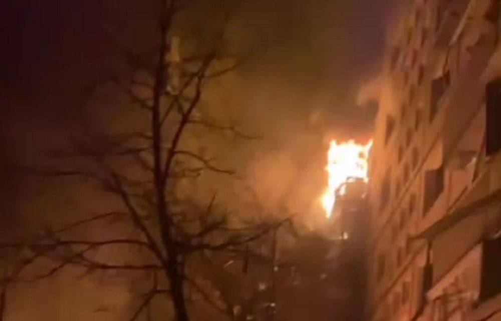 Киев засыпало обломками российских ракет: вспыхнули пожары, количество пострадавших растет