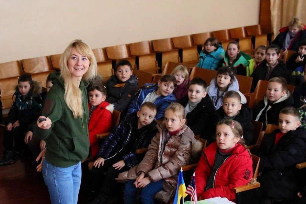 В Киевской области педагогам и ученикам дают знания по минной безопасности - фото