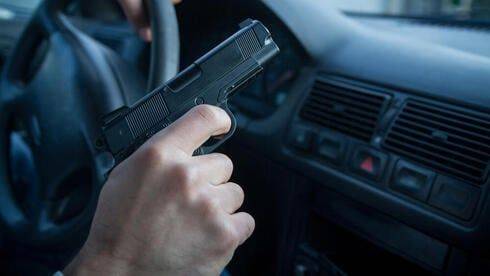 Молодой мужчина выстрелил без причины в водительницу в Кирьят-Яме