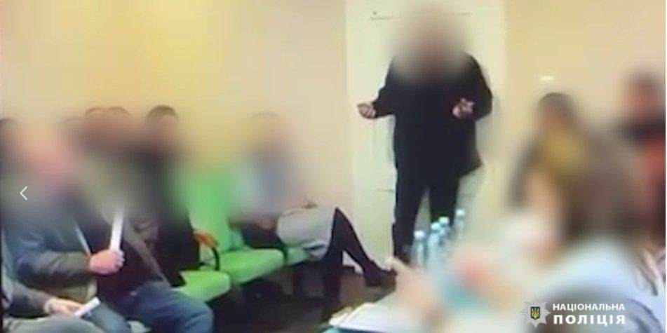 Нацполиция показала момент подрыва депутатом гранат в сельсовете в Закарпатье — видео