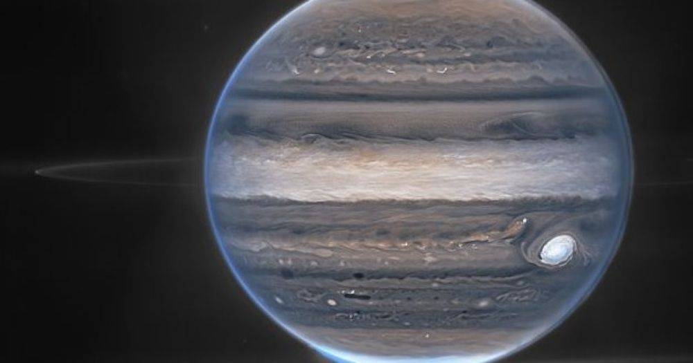 Темная материя вызывает свечение ночной стороны Юпитера: что выяснили ученые (фото)