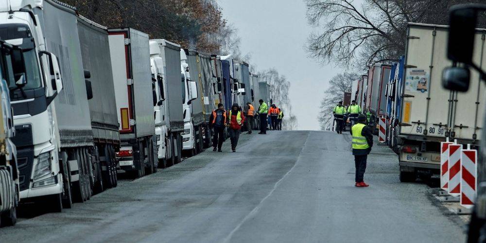 Польские перевозчики возобновили блокирование крупнейшего пункта пропуска на границе с Украиной