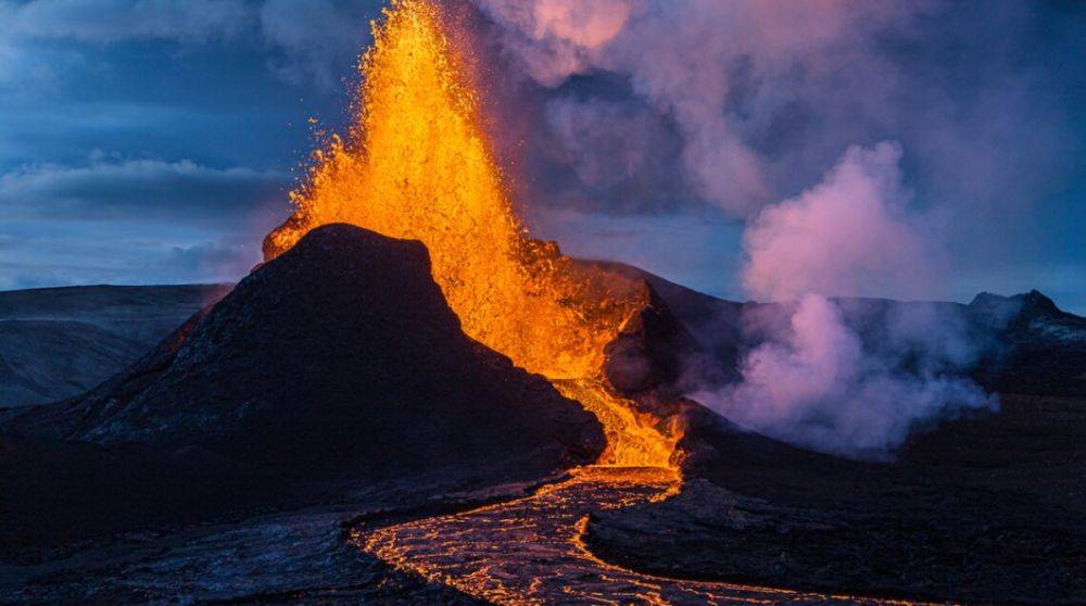 В Исландии началось извержение вулкана, власть проводит эвакуацию