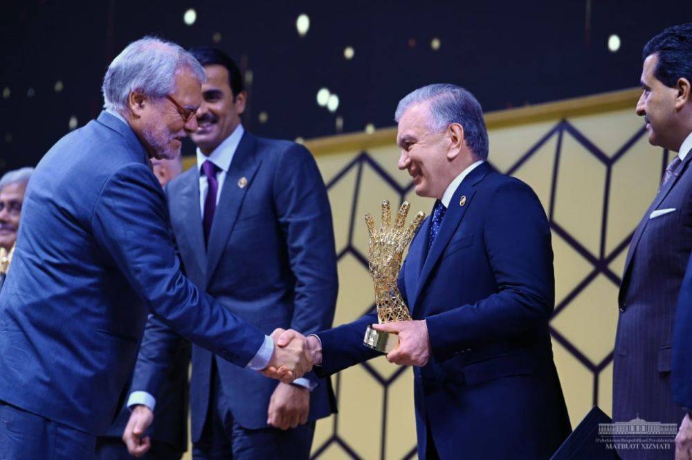 Главы Узбекистана и Катара вручили борцам против коррупции статуэтки международной премии