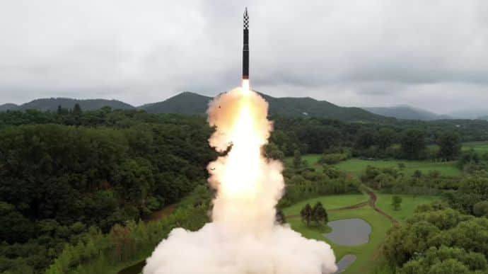 ЕС осудил пуск Северной Кореей баллистической ракеты: "Подрывает мир и безопасность"