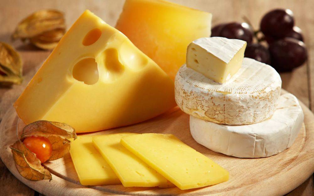 Наносит удар по сердцу: назван вид сыра, который лучше не покупать