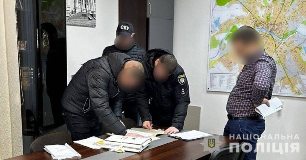 Ремонт с убытками в 700 тысяч: чиновникам Ужгородского горсовета вручили подозрения (фото)