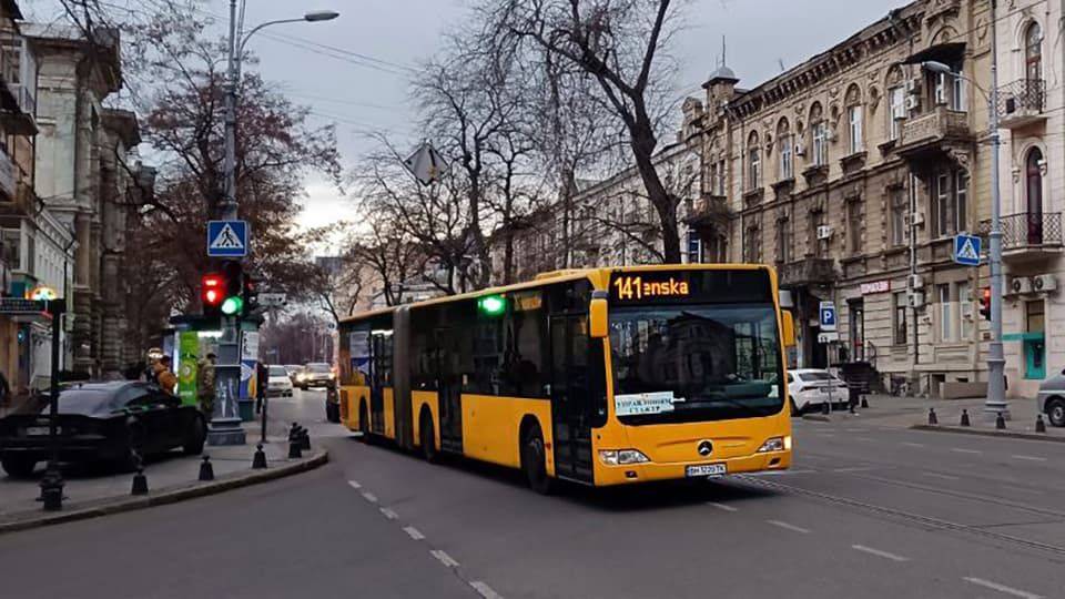 В Одессе на маршруты вышли автобусы-гиганты | Новости Одессы
