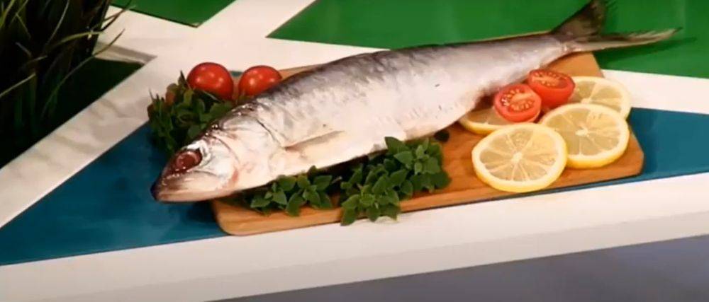 Сметут со стола за считанные секунды: вкуснейшая запеченная рыба по итальянскому рецепту