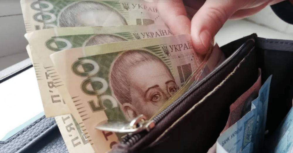 Зарплаты меняются: кто из украинцев начал зарабатывать больше в 2023 году