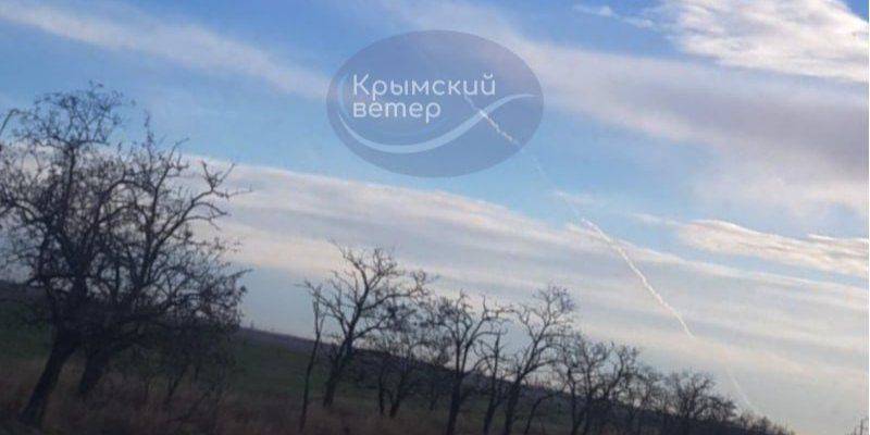 В Крыму перекрыли Керченский мост: объявлена ракетная опасность