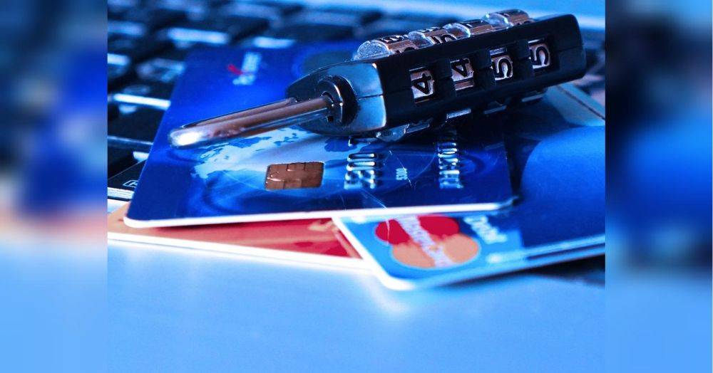 «Ощадбанк» продлил срок действия всех платежных карт до 31 марта 2024 года: что важно знать