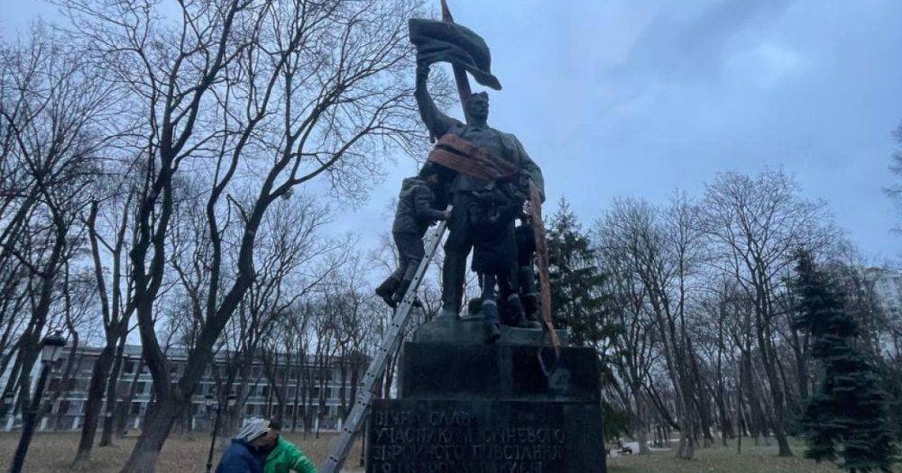 В Мариинском парке демонтировали памятник участникам Январского восстания, — заместитель Кличко
