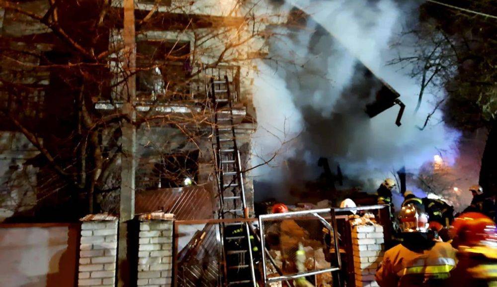Взрыв во Львове 23 декабря - под завалами дома нашли тела