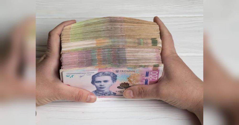 Часть украинцев могут получить 500 долларов помощи в гривнах: кому стоит обращаться