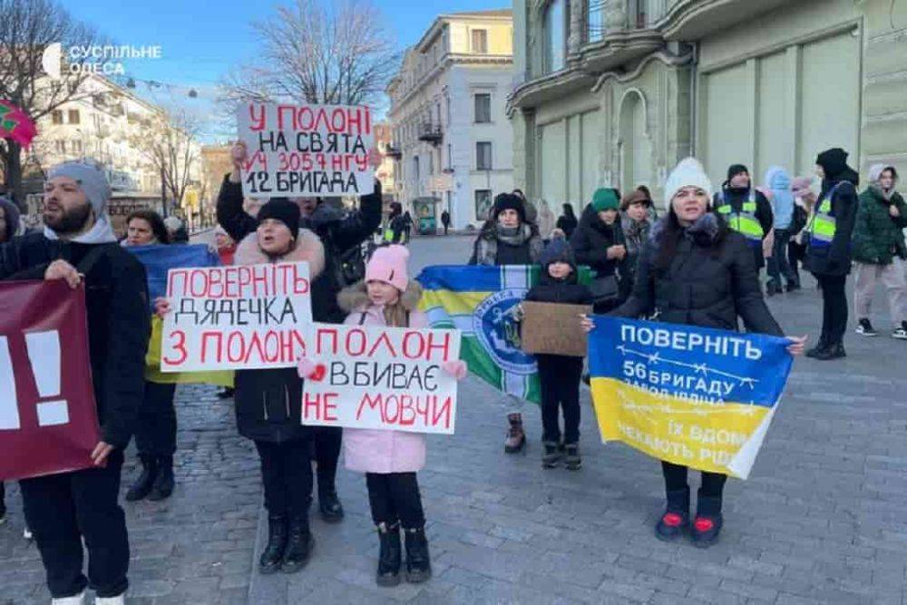 В центре Одессы прошла очередная акция в поддержку военнопленных | Новости Одессы