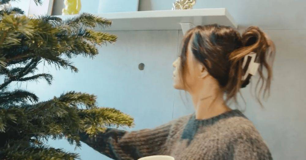 Надя Дорофеева показала свою квартиру и украшенную елку (видео)