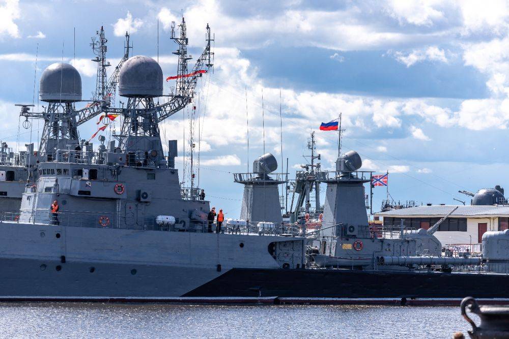Украинские военные уничтожили крупный российский военный корабль в Крыму