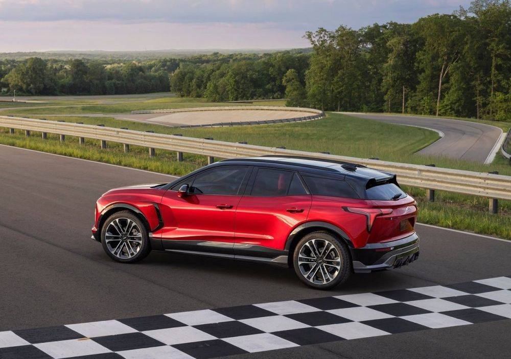 GM приостанавливает продажи нового электромобиля Chevy Blazer EV из-за сообщений о серьезных проблемах с ПО