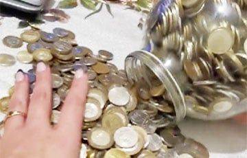Белорусы устроили эксперимент — полтора года собирали монеты в банку