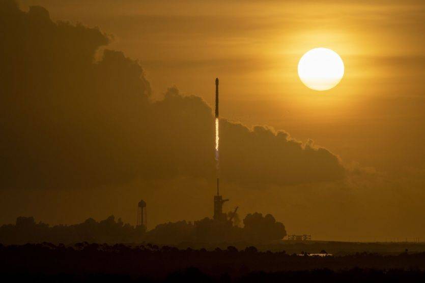 Ракета-носитель SpaceX Falcon 9 выполнила рекордный 19-й полет и «ушла на пенсию»