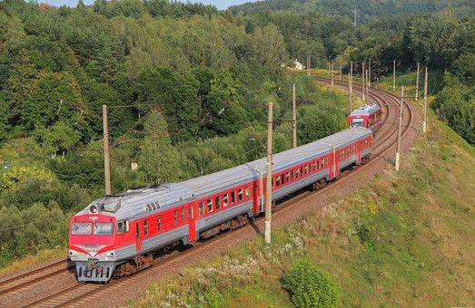 Из Вильнюса отправился первый пассажирский поезд по обновленному маршруту в Ригу
