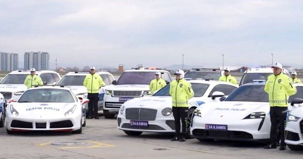 Ferrari, Porsche и Bentley: в Турции полиция пересела на скоростные элитные авто (видео)