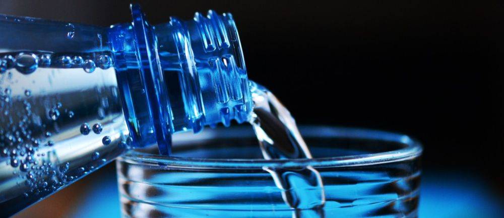 Это должны знать в каждой семье: как долго можно хранить воду в пластиковой таре