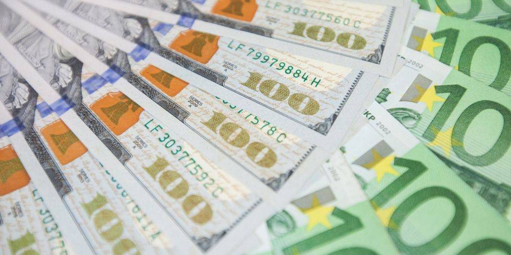 Курс валют НБУ. Доллар и евро стремительно дорожают