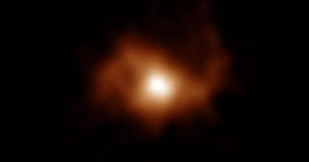 Странная активность в старейшей спиральной галактике во Вселенной: ее всю трясет (фото)