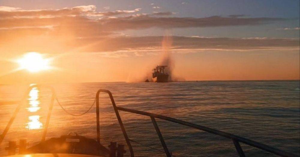 В Черном море на мине подорвалось гражданское судно: есть пострадавшие (фото)