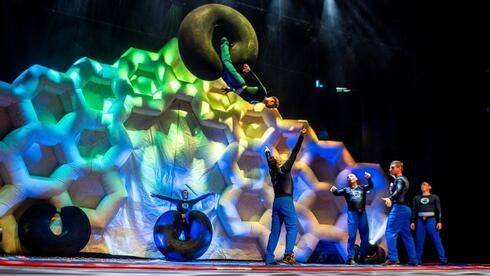 Цирковые супергерои из Украины и Израиля создали новогоднее шоу в память о десантнике
