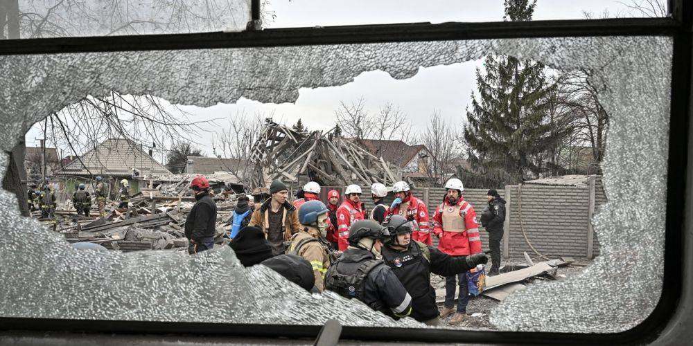 «Террор должен проиграть». Города Украины после самого массированного российского удара ракетами и дронами — фоторепортаж