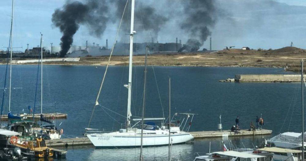 В Крыму прозвучали громкие взрывы: оккупанты жалуются на атаку надводного беспилотника